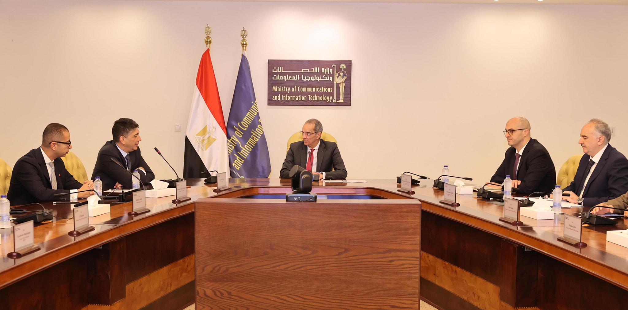 مباحثات وزير الاتصالات لتعزيز الاستثمارات مع مؤسسات عالمية 